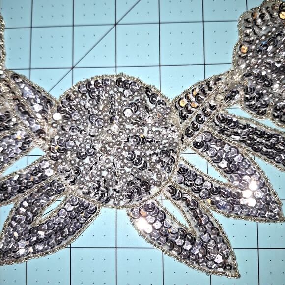 Flower neckline applique silver set of 2 - Picture 2 of 5
